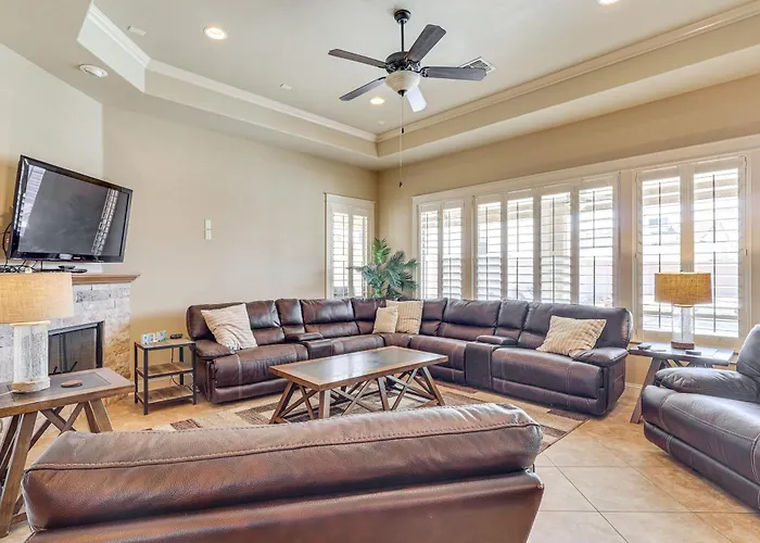 Ultimate Havasu Escape: Spacious 4br 2 King *