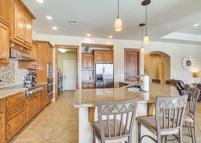 Ultimate Havasu Escape: Spacious 4br 2 King