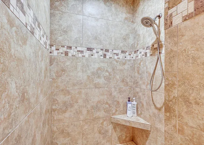 Ultimate Havasu Escape: Spacious 4br 2 King *