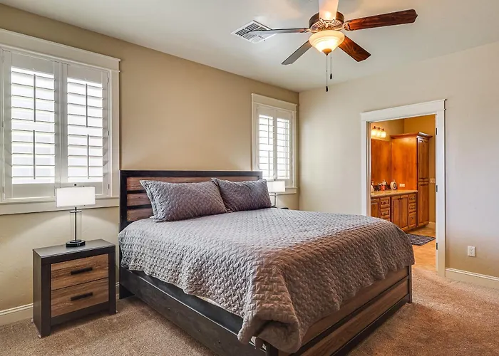 Ultimate Havasu Escape: Spacious 4br 2 King Dom wakacyjny