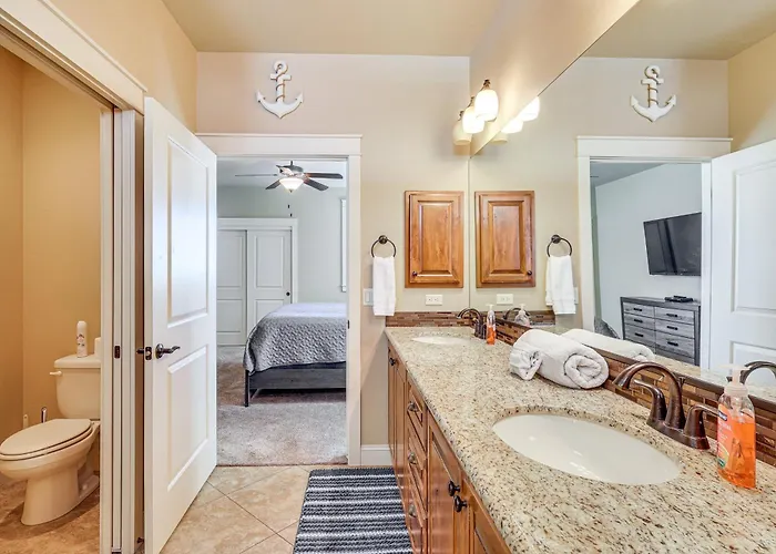 Ultimate Havasu Escape: Spacious 4br 2 King Dom wakacyjny