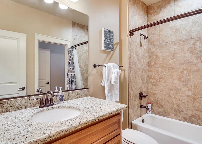 Ultimate Havasu Escape: Spacious 4br 2 King *