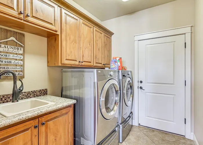 Ultimate Havasu Escape: Spacious 4br 2 King Dom wakacyjny *